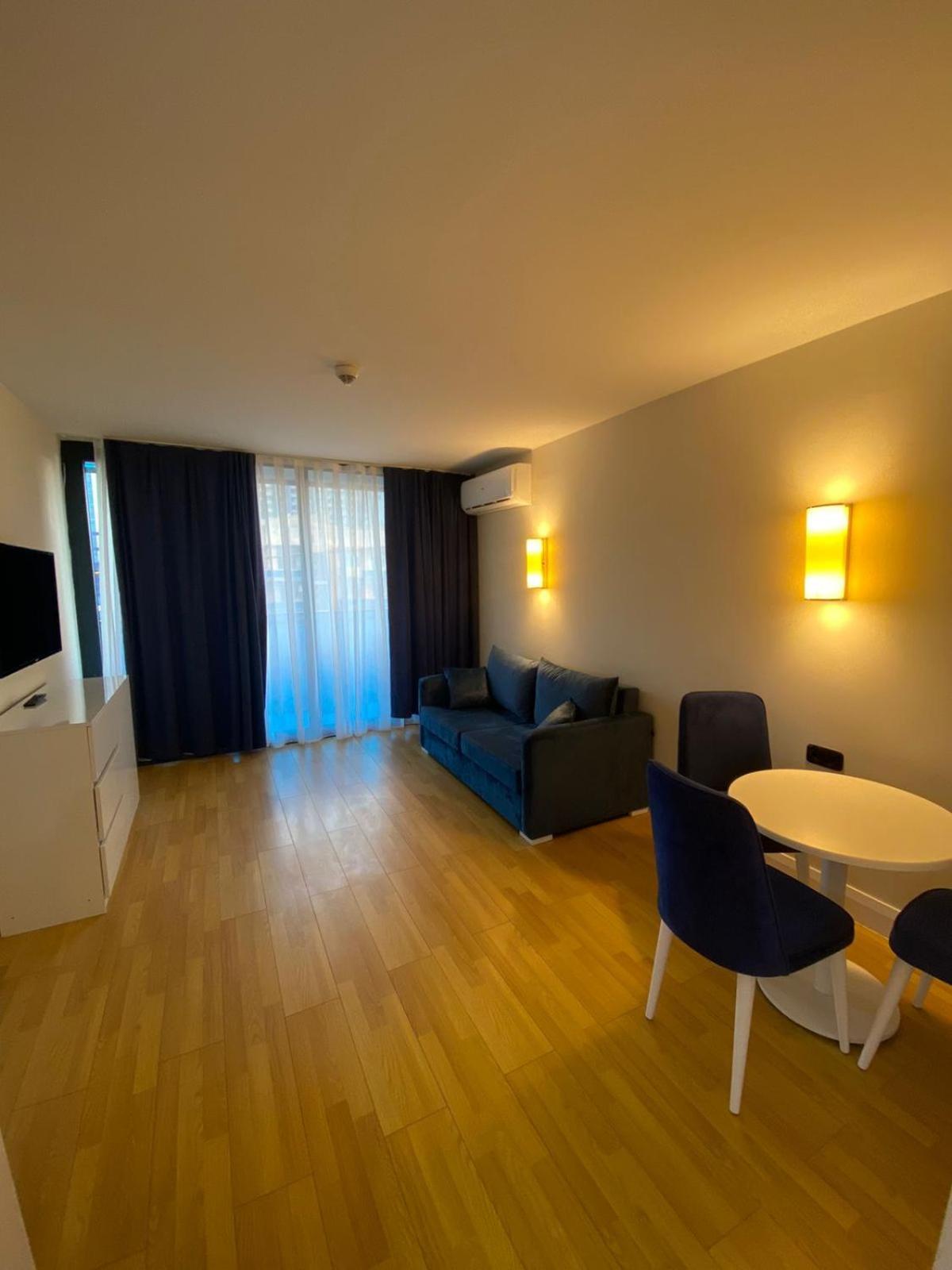 Lux Apartaments Batumi Cameră foto